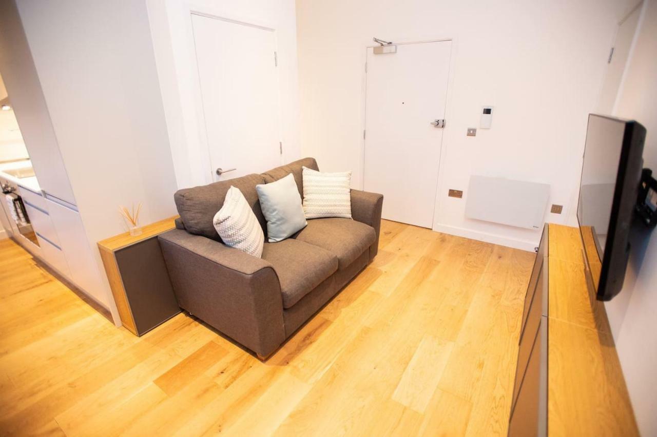 Stylish And Clean 1 Bed Apartment Maidenhead Town Center Bagian luar foto