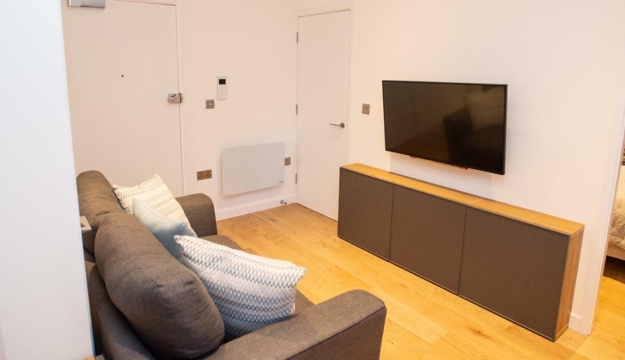 Stylish And Clean 1 Bed Apartment Maidenhead Town Center Bagian luar foto