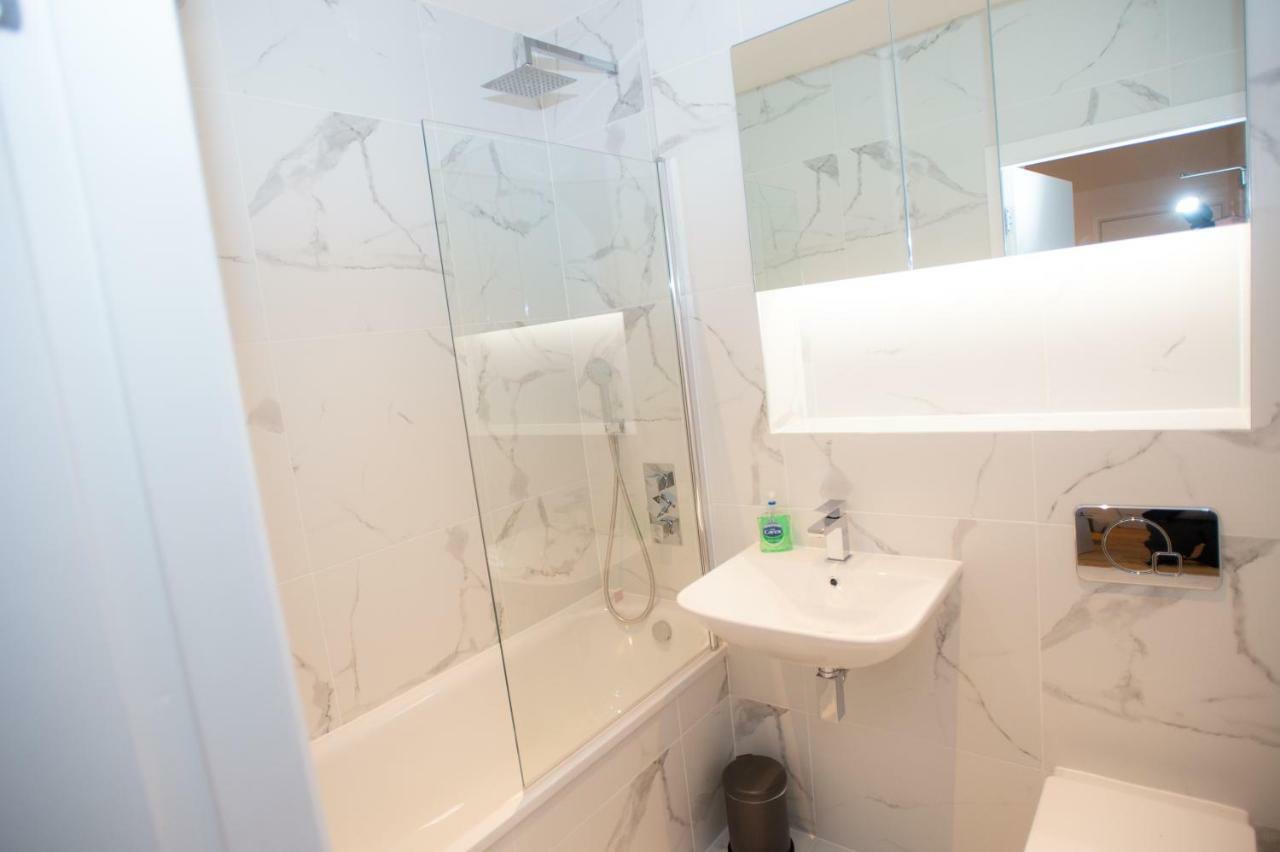 Stylish And Clean 1 Bed Apartment Maidenhead Town Center Bagian luar foto