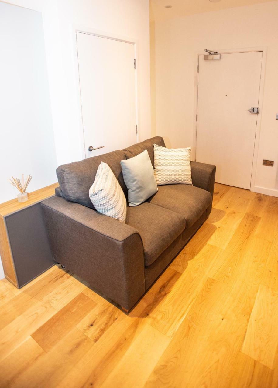 Stylish And Clean 1 Bed Apartment Maidenhead Town Center Bagian luar foto